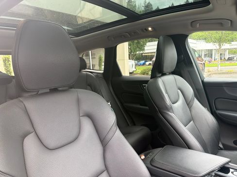 Used 2020 Volvo XC60 T6 Momentum w/ Protection Package AWD/4WD image 6