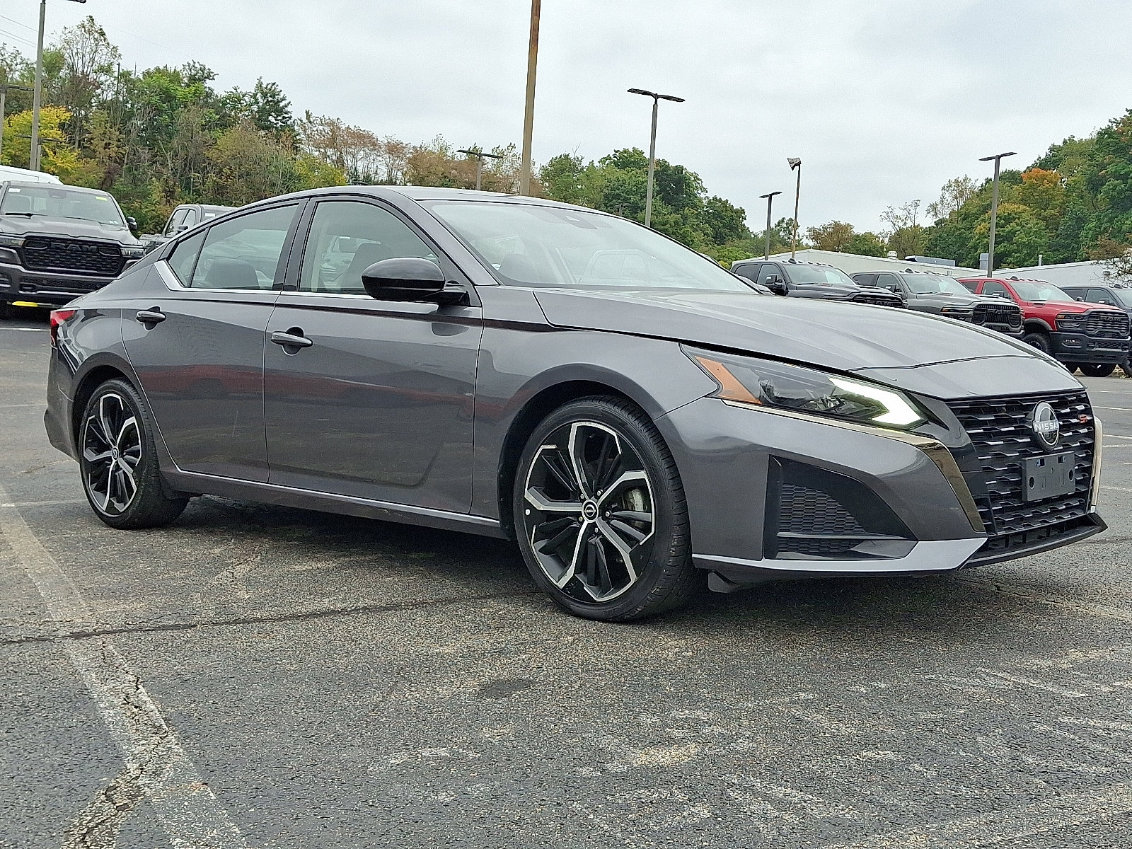 Used 2024 Nissan Altima 2.5 SR FWD image 3