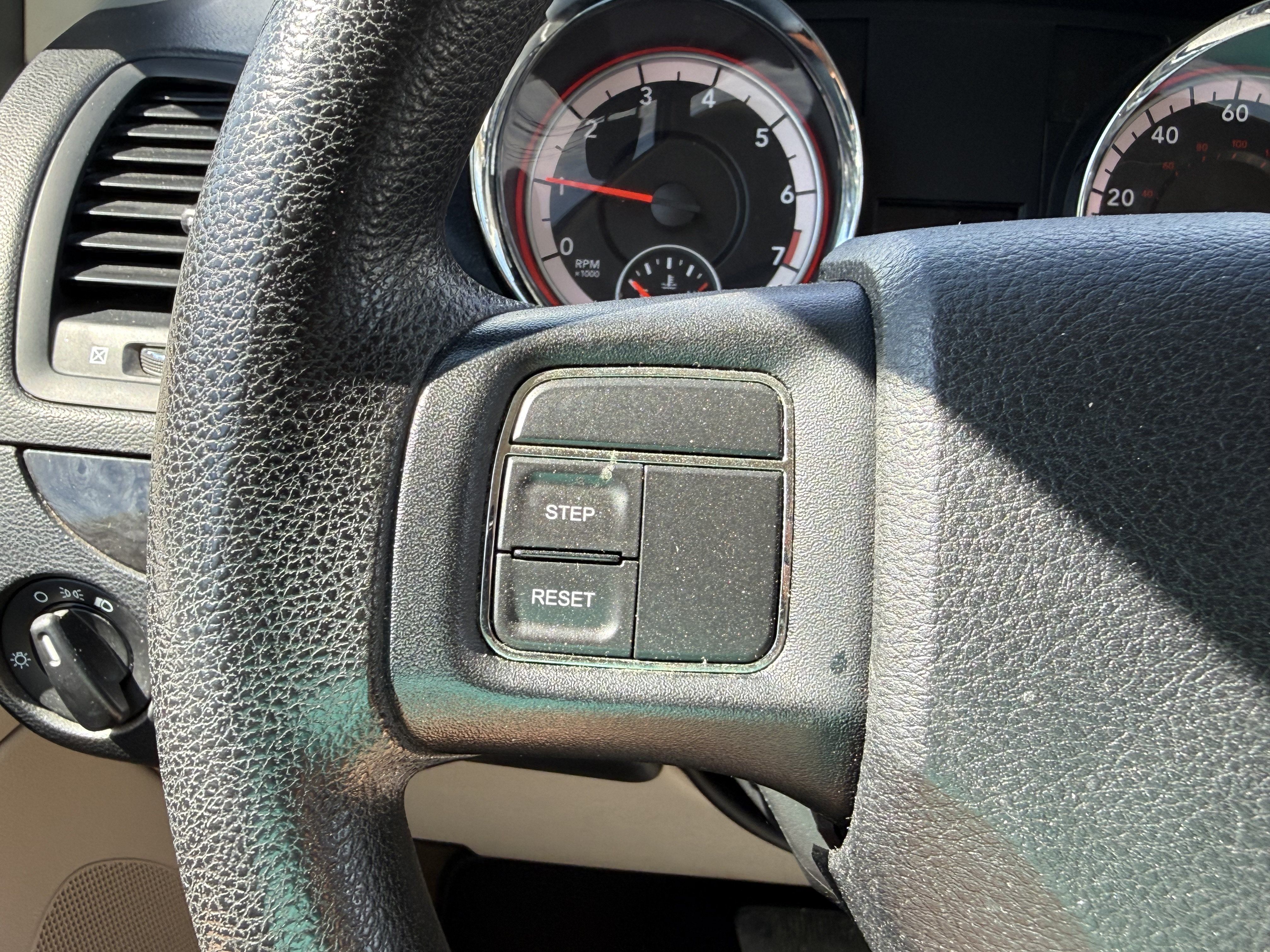 Used 2014 Dodge Grand Caravan SXT FWD image 23
