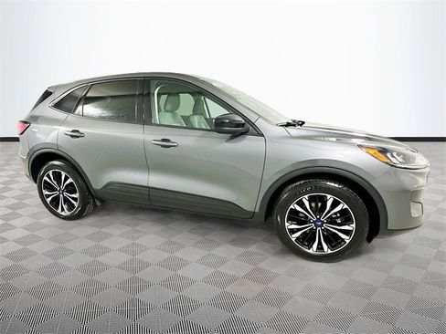 Certified 2022 Ford Escape SE w/ SE Sport Appearance Package image 8