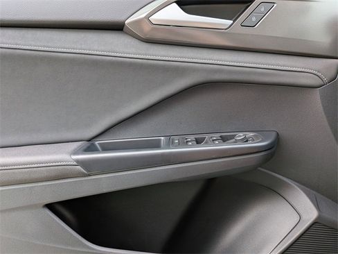 New 2026 Volkswagen Taos SE image 24