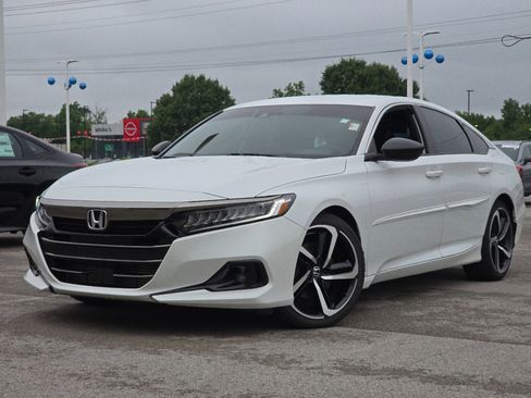 Used 2022 Honda Accord Sport image 2