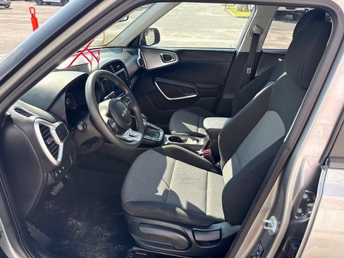 Used 2023 Kia Soul LX FWD image 10