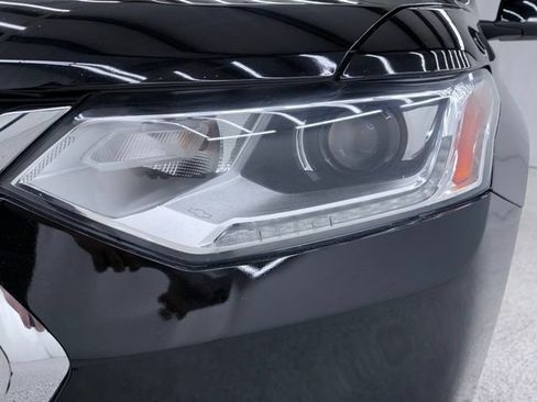 Used 2021 Chevrolet Traverse LT FWD image 7