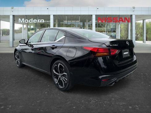 Certified 2024 Nissan Altima 2.5 SR FWD image 3