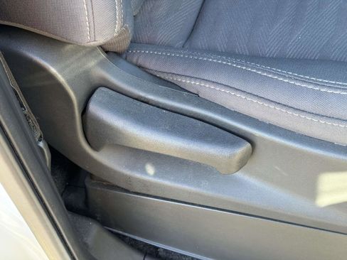 Used 2024 Nissan Frontier SV image 27