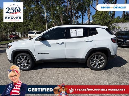 Used 2022 Jeep Compass Latitude w/ Sun and Sound Group AWD/4WD image 4