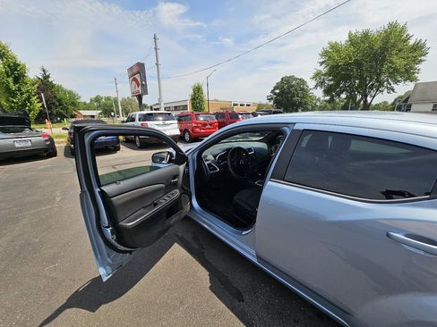 Used 2013 Dodge Avenger SE FWD image 18