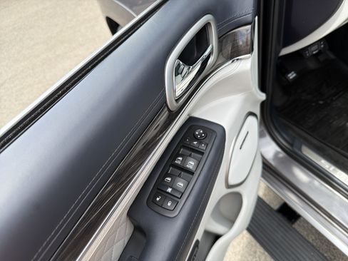 Used 2017 Jeep Grand Cherokee Summit AWD/4WD image 15