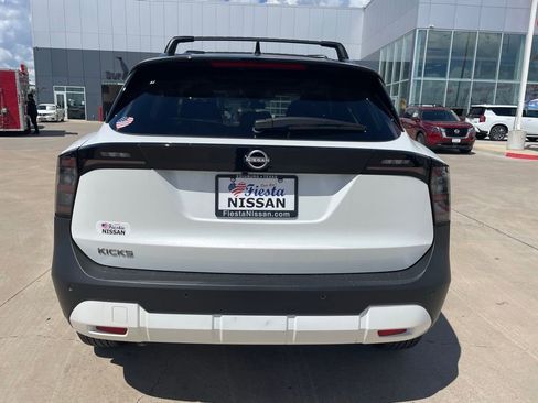 New 2026 Nissan Kicks SV w/ SV Premium Package FWD image 4