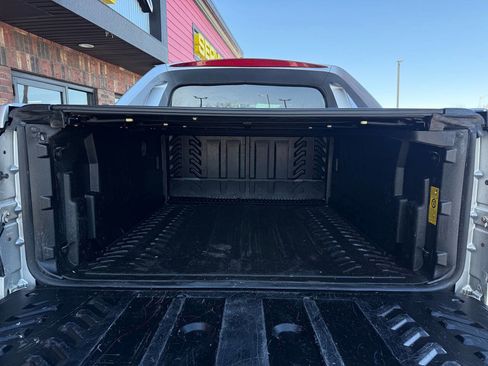 Used 2013 Chevrolet Avalanche LT image 7