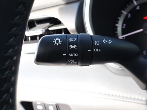 Used 2024 Toyota Highlander XLE image 16