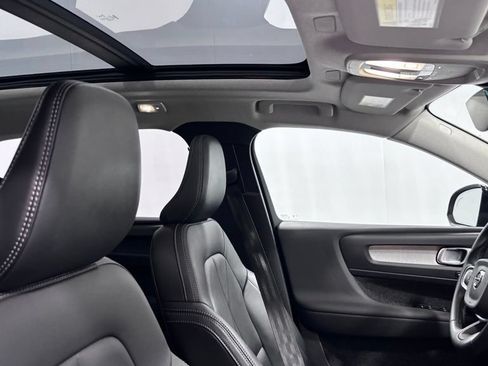 Certified 2025 Volvo XC40 B5 Plus AWD/4WD image 19