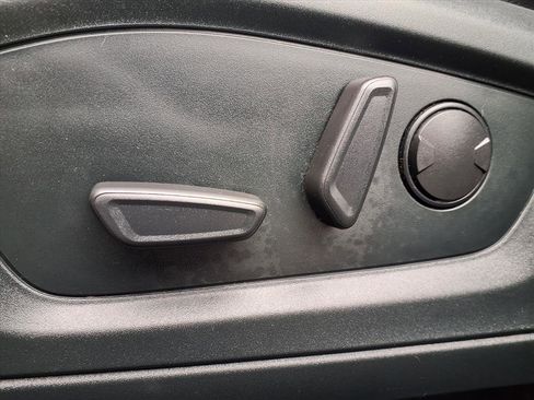 Used 2021 Ford Explorer XLT w/ Equipment Group 202A image 13