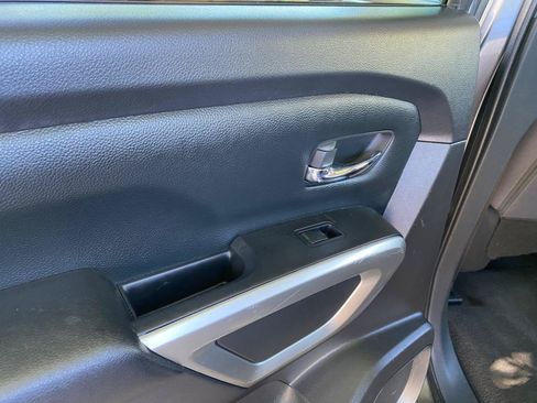Used 2021 Nissan Titan SV w/ SV Convenience Package RWD image 31