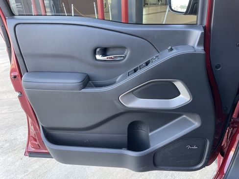 Certified 2024 Nissan Frontier SL image 9