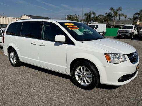 Used 2018 Dodge Grand Caravan SXT image 3