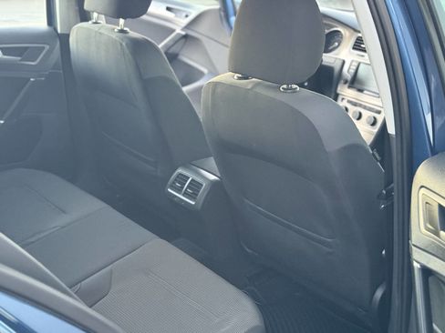 Used 2016 Volkswagen Golf SE image 16