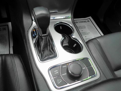 Used 2019 Jeep Grand Cherokee Limited image 11