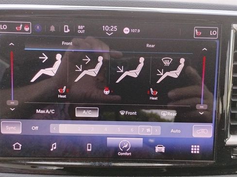 Used 2023 Chrysler Pacifica Touring-L FWD image 27