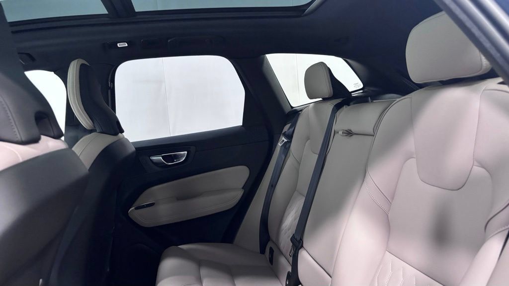 Certified 2026 Volvo XC60 B5 Plus AWD/4WD image 22