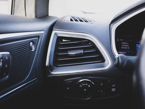 Used 2021 Ford Edge Titanium w/ Class II Trailer Tow Package image 13