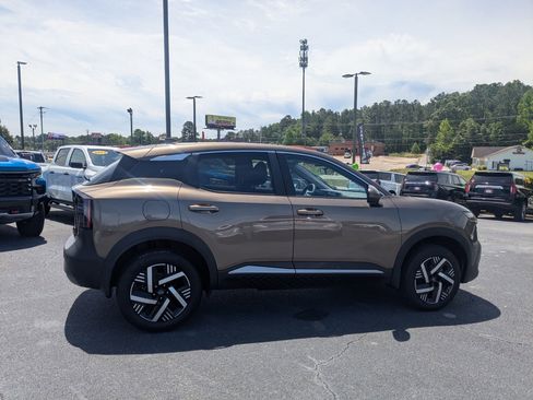 Used 2025 Nissan Kicks SV FWD image 4