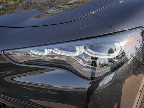 Used 2024 Alfa Romeo Stelvio Veloce image 6