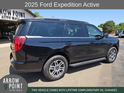 Used 2025 Ford Expedition Active RWD image 12