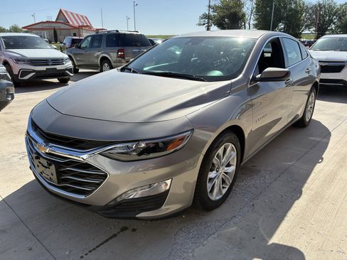 Used 2025 Chevrolet Malibu LT FWD image 1