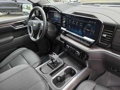 Used 2025 Chevrolet Silverado 1500 LTZ w/ LTZ Premium Package image 13