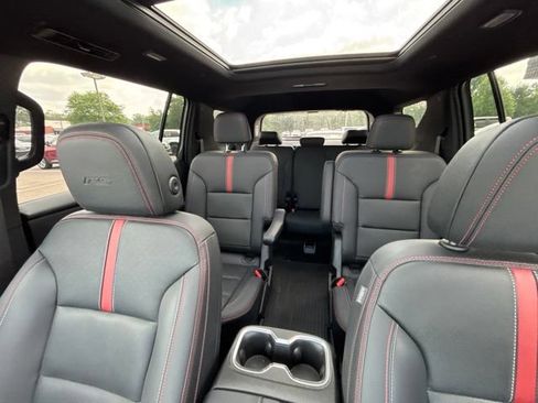 Used 2024 Chevrolet Traverse RS w/ LPO, Floor Liner Package FWD image 31