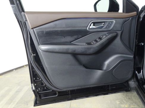 Used 2023 Nissan Rogue Platinum image 17