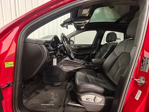 Used 2019 Porsche Macan AWD/4WD image 27