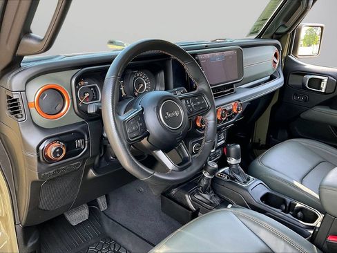 Certified 2025 Jeep Gladiator Mojave w/ Convenience Group AWD/4WD image 18