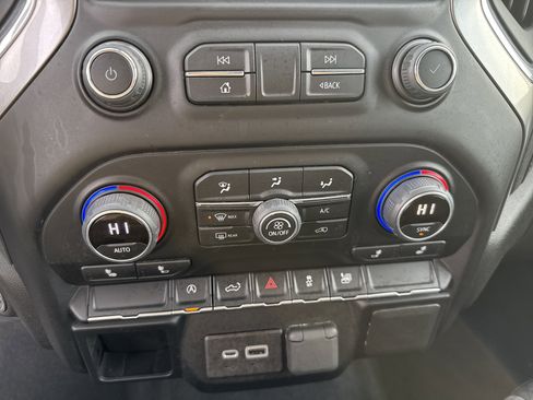 Used 2022 Chevrolet Silverado 1500 LT image 34