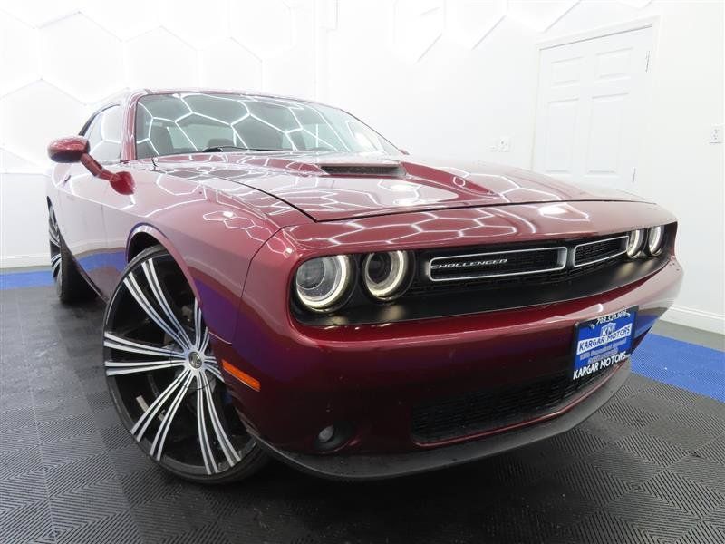 Used 2018 Dodge Challenger SXT Plus RWD image 2