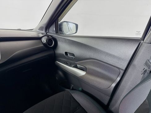 Used 2020 Nissan Kicks SV image 25