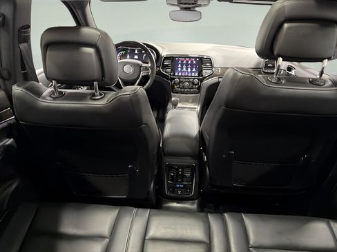 Used 2020 Jeep Grand Cherokee Overland AWD/4WD image 37