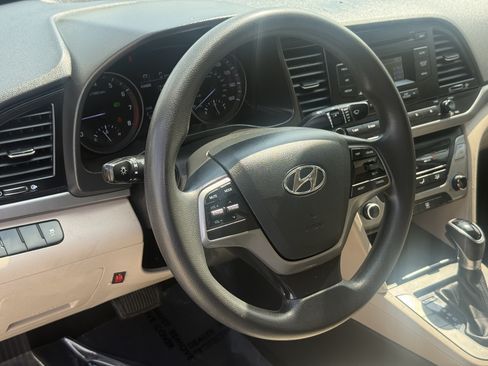 Used 2017 Hyundai Elantra SE FWD image 12