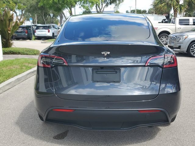 Used 2025 Tesla Model Y Long Range RWD image 4