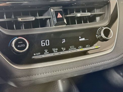 Used 2022 Toyota Corolla SE FWD image 18