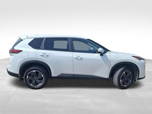 Certified 2024 Nissan Rogue SV FWD image 9