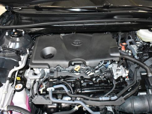 Used 2025 Toyota Camry SE image 33