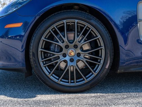 Certified 2023 Porsche Panamera Platinum Edition image 11