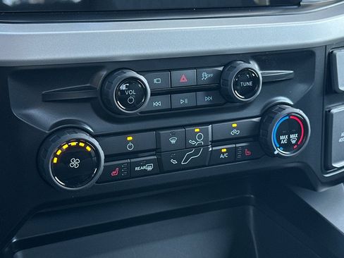 New 2026 Ford F250 XLT w/ XLT Premium Package AWD/4WD image 19