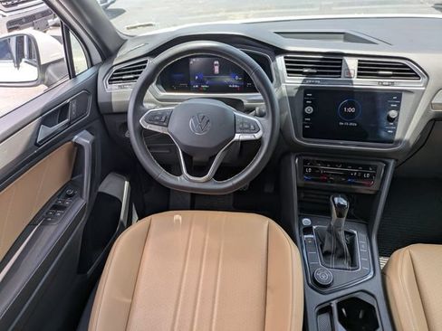 Used 2022 Volkswagen Tiguan SE AWD/4WD image 18