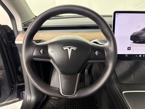 Used 2023 Tesla Model Y Long Range image 22