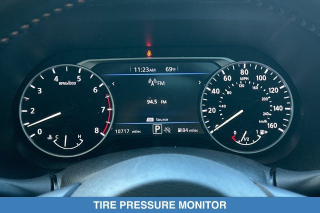 Used 2025 Nissan Sentra SR w/ SR Premium Package FWD image 25