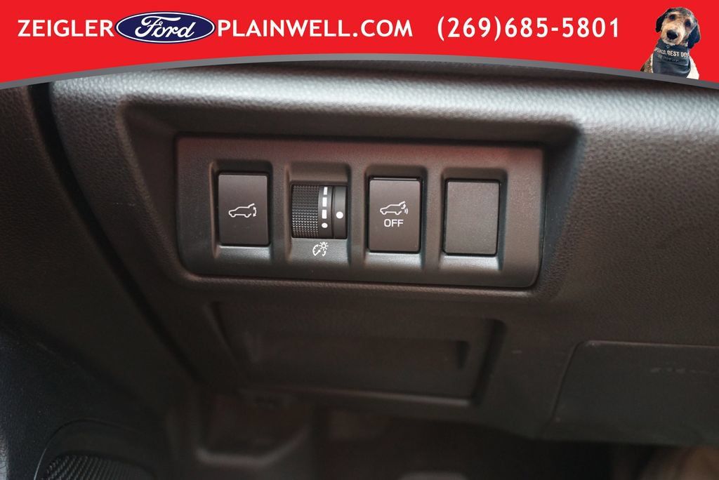 Used 2023 Subaru Outback Premium AWD/4WD image 27